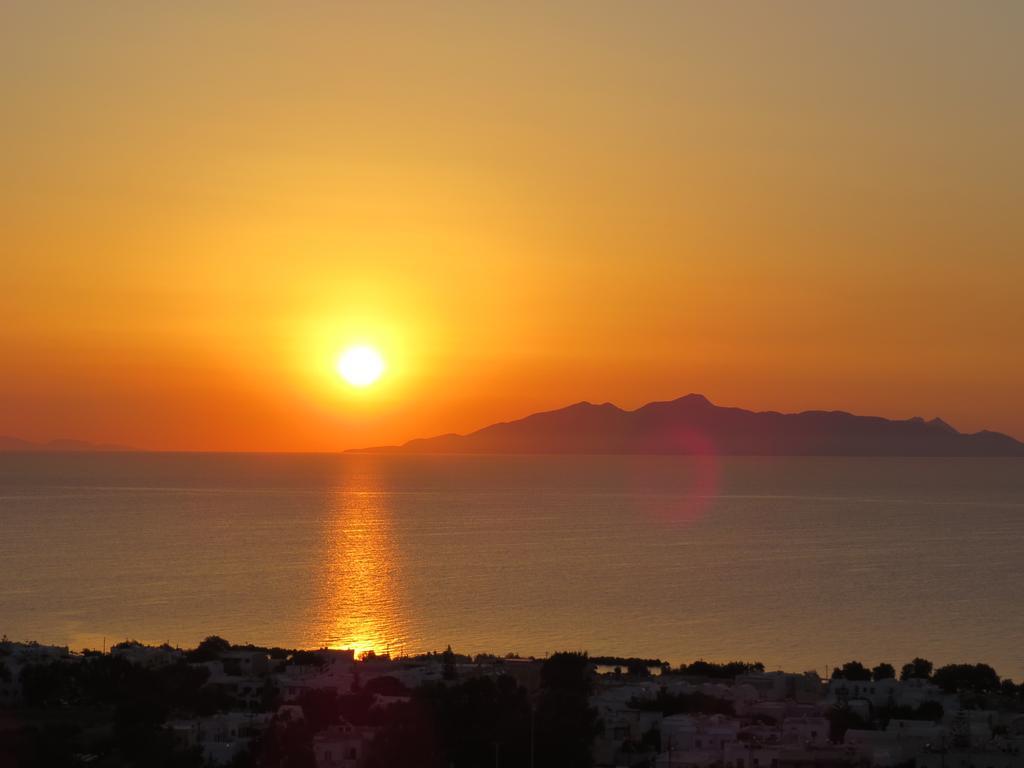 Acropole Sunrise Aparthotel Kamári Екстериор снимка